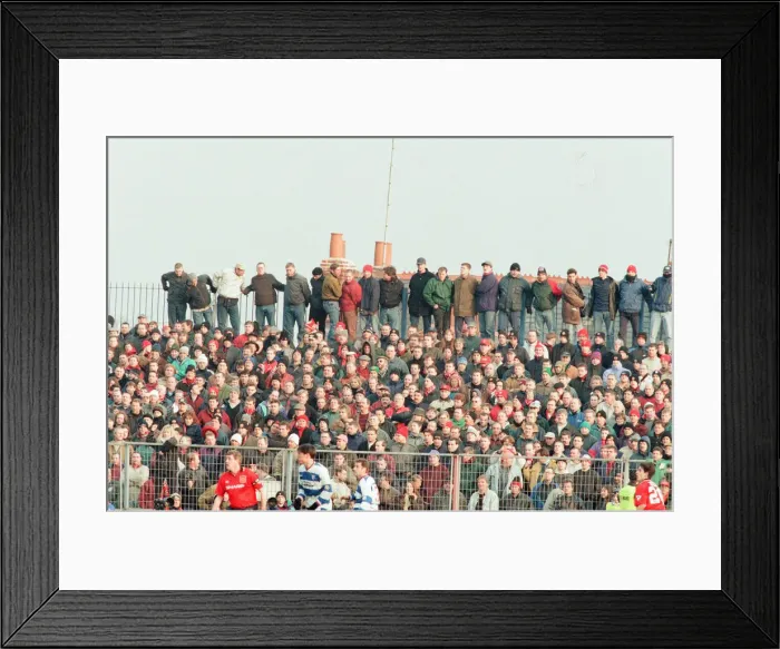 Framed Print : Reading 0-3 Manchester United, FA Cup 4th Round match at Elm Park