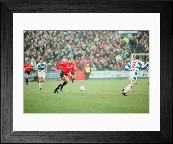 Framed Print : Reading 0-3 Manchester United, FA Cup 4th Round match at Elm Park Framed Print : Reading 0-3 Manchester United, FA Cup 4th Round match at Elm Park