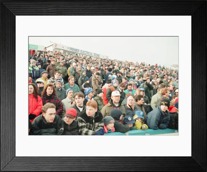 Framed Print : Reading 0-3 Manchester United, FA Cup 4th Round match at Elm Park Framed Print : Reading 0-3 Manchester United, FA Cup 4th Round match at Elm Park
