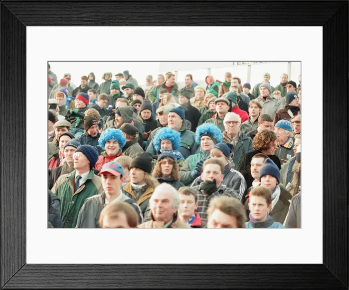 Framed Print : Reading 0-3 Manchester United, FA Cup 4th Round match at Elm Park