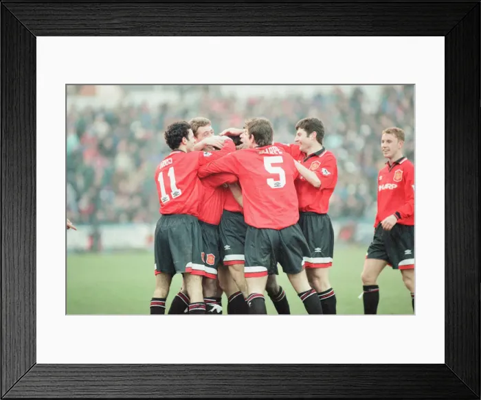 Framed Print : Reading 0-3 Manchester United, FA Cup 4th Round match at Elm Park Framed Print : Reading 0-3 Manchester United, FA Cup 4th Round match at Elm Park