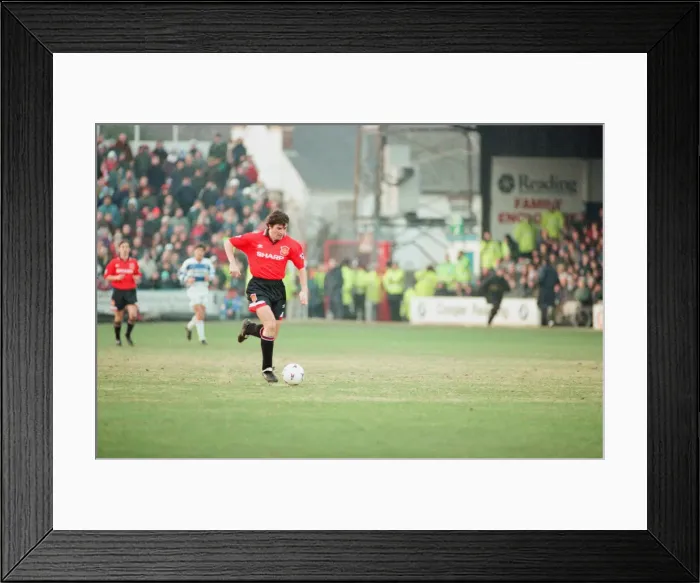 Framed Print : Reading 0-3 Manchester United, FA Cup 4th Round match at Elm Park