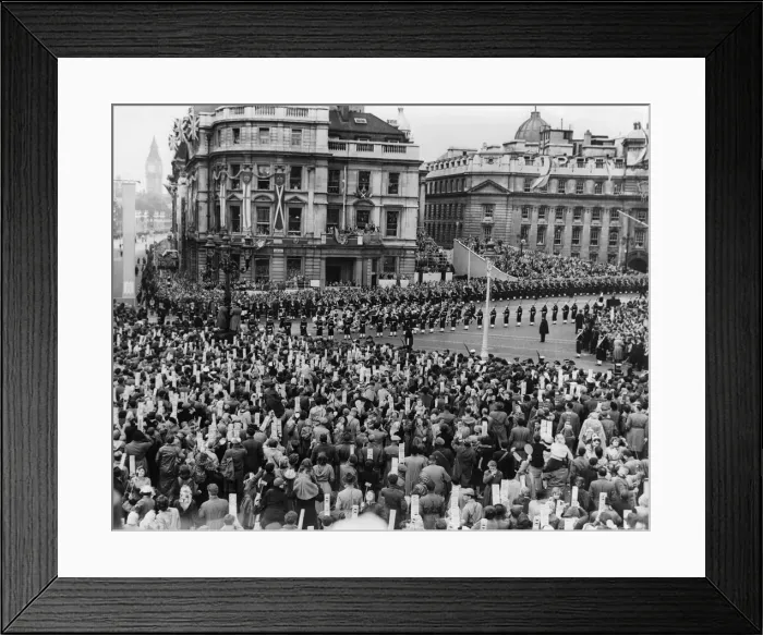 Framed Print : Band of the Royal Navy make their way through Trafalgar Square before the start of Framed Print : Band of the Royal Navy make their way through Trafalgar Square before the start of
