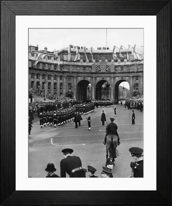 Framed Print : Royal Navy guard contingent make their way up The Mall passing under Admiralty Arch to