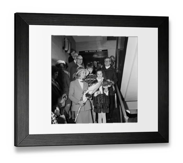 Framed Print : Leo Abse MP, his wife Marjorie, son Tobias and daughter Bathsheba open the antiques fair Framed Print : Leo Abse MP, his wife Marjorie, son Tobias and daughter Bathsheba open the antiques fair