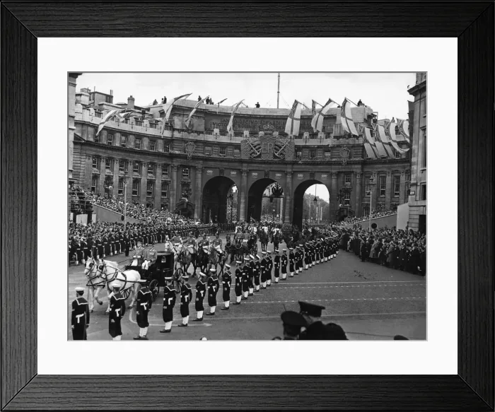 Framed Print : The Carriage Procession of Prime Ministers passes underneath Admiralty Arch as it makes Framed Print : The Carriage Procession of Prime Ministers passes underneath Admiralty Arch as it makes