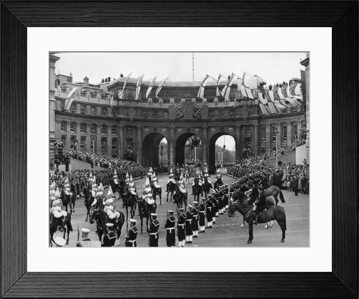 Framed Print : Members of the Household Cavalry part of Her Majesty Procession make their way through Framed Print : Members of the Household Cavalry part of Her Majesty Procession make their way through