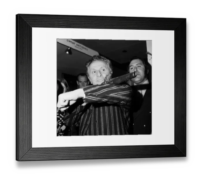 Framed Print : Leo Abse MP, opens the antiques fair at Angel Hotel, Cardiff, Wales
