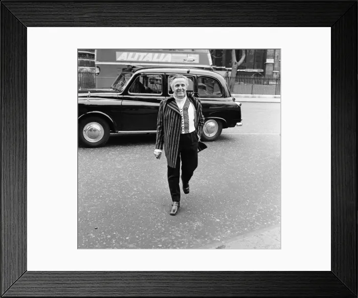 Framed Print : Leo Abse, Labour MP for Pontypool, arrives at the House of Commons wearing his budget day Framed Print : Leo Abse, Labour MP for Pontypool, arrives at the House of Commons wearing his budget day