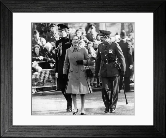 Framed Print : Queen Elizabeth II walks towards the dais to receive the salute of the Guard of Honour of Framed Print : Queen Elizabeth II walks towards the dais to receive the salute of the Guard of Honour of