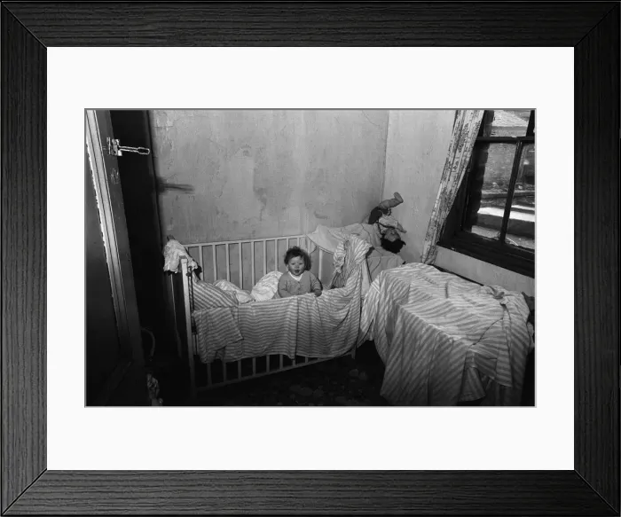 Framed Print : Slum housing in Salford, Greater Manchester. 30th January 1970 Framed Print : Slum housing in Salford, Greater Manchester. 30th January 1970