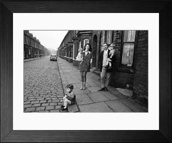 Framed Print : Slum housing in Salford, Greater Manchester. 30th January 1970 Framed Print : Slum housing in Salford, Greater Manchester. 30th January 1970