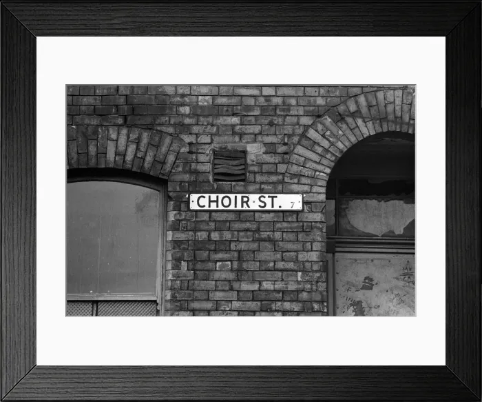 Framed Print : Slum housing in Salford, Greater Manchester. 30th January 1970 Framed Print : Slum housing in Salford, Greater Manchester. 30th January 1970