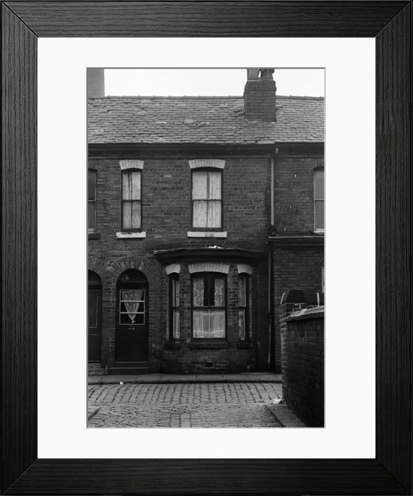 Framed Print : Slum housing in Salford, Greater Manchester. 30th January 1970 Framed Print : Slum housing in Salford, Greater Manchester. 30th January 1970