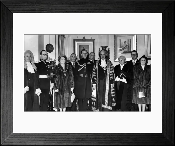 Framed Print : The official group in the Lord Mayors Parlour. L-R Mr Edmund Davies (Recorder) Framed Print : The official group in the Lord Mayors Parlour. L-R Mr Edmund Davies (Recorder)