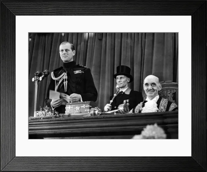 Framed Print : The Duke of Edinburgh responding at the Freedom of Cardiff ceremony at the City Hall