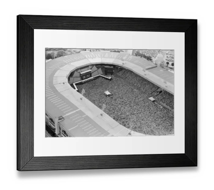 Framed Print : Aerial photo shows the 1000s of fans attending Wham ! The Farewell Concert at Wembley