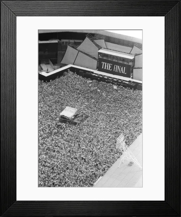 Framed Print : Aerial photo shows the 1000s of fans attending Wham ! The Farewell Concert at Wembley Framed Print : Aerial photo shows the 1000s of fans attending Wham ! The Farewell Concert at Wembley