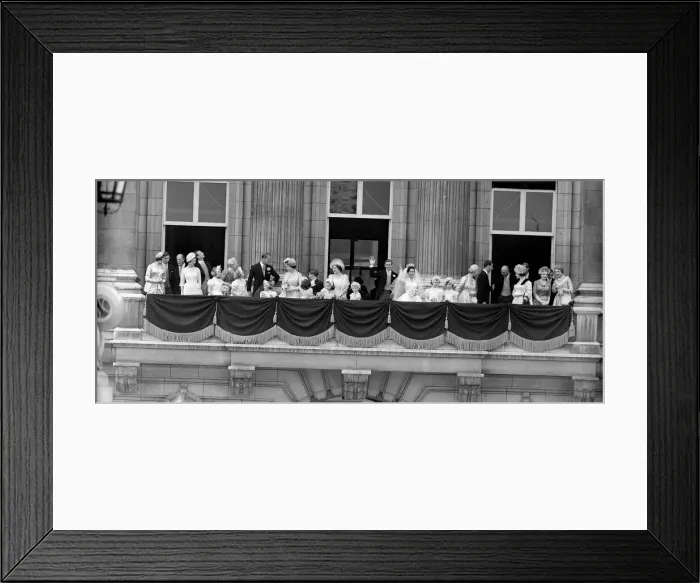 Framed Print : Princess Margaret and Lord Snowdon on the balcony of Buckingham Palace on their wedding Framed Print : Princess Margaret and Lord Snowdon on the balcony of Buckingham Palace on their wedding