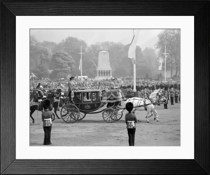 Framed Print : Princess Margaret on her way to Westminster Abbey for her wedding to Lord Snowdon Framed Print : Princess Margaret on her way to Westminster Abbey for her wedding to Lord Snowdon