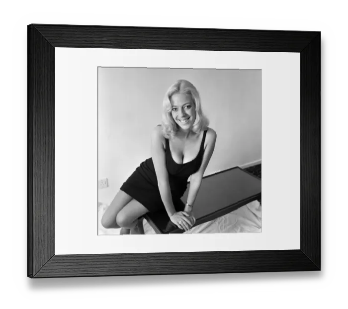 Framed Print : Julie Goodyear, who plays barmaid Bet Lynch in Coronation Street. 20th December 1970 Framed Print : Julie Goodyear, who plays barmaid Bet Lynch in Coronation Street. 20th December 1970