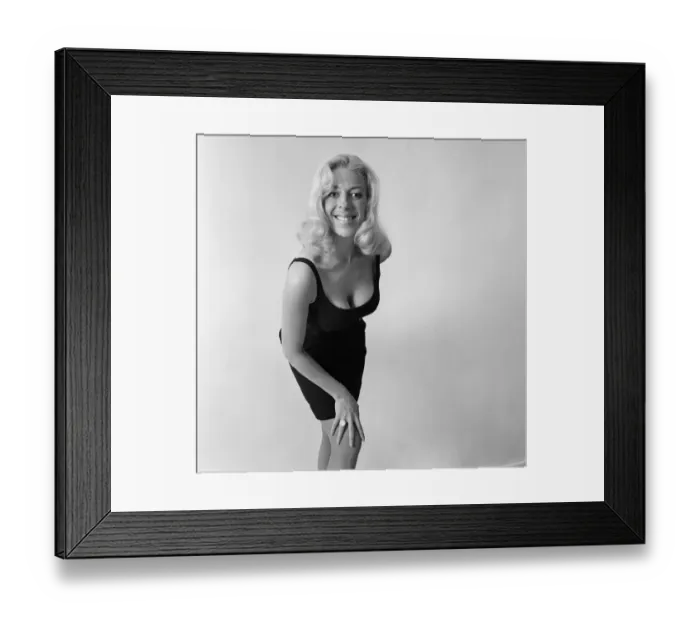 Framed Print : Julie Goodyear, who plays barmaid Bet Lynch in Coronation Street. 20th December 1970 Framed Print : Julie Goodyear, who plays barmaid Bet Lynch in Coronation Street. 20th December 1970