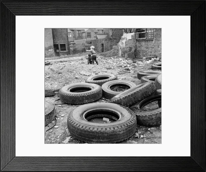 Framed Print : Slum areas of Leicester. 18th October 1963 Framed Print : Slum areas of Leicester. 18th October 1963