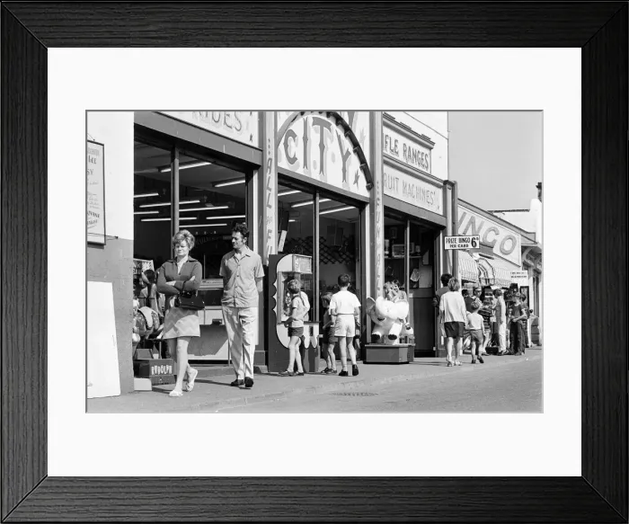 Framed Print : Scenes in Whitby, North Yorkshire. 13th August 1969