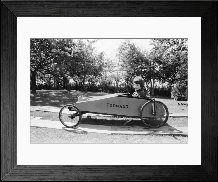 Framed Print : Lucas 2000 Electric Motor Contest. Picture shows car no: 16 Framed Print : Lucas 2000 Electric Motor Contest. Picture shows car no: 16