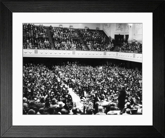 Framed Print : Miss Amy Johnson speaking at a reception organised by the women Framed Print : Miss Amy Johnson speaking at a reception organised by the women