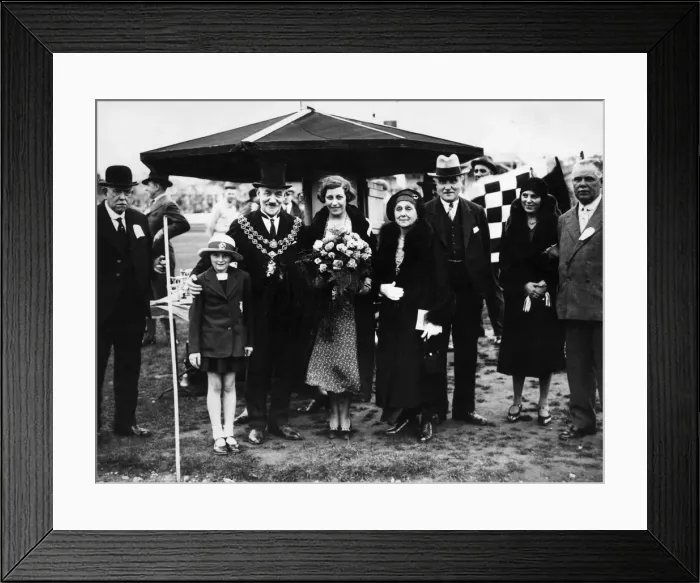 Framed Print : English aviator Amy Johnson arrives at Hall Green Greyhound track in Birmingham where Framed Print : English aviator Amy Johnson arrives at Hall Green Greyhound track in Birmingham where