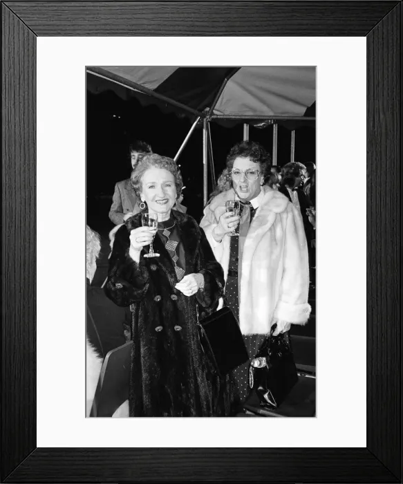 Framed Print : The cast of Coronation Street attend a party. Eileen Derbyshire and Betty Driver