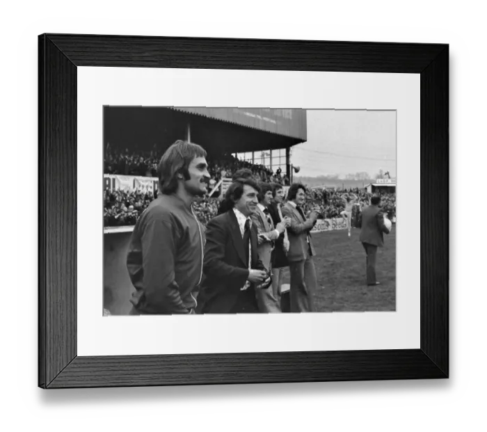 Framed Print : Lincoln manager Graham Taylor takes to the pitch following Lincoln City Framed Print : Lincoln manager Graham Taylor takes to the pitch following Lincoln City
