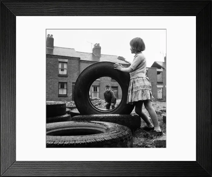 Framed Print : Slum areas of Leicester. 18th October 1963 Framed Print : Slum areas of Leicester. 18th October 1963