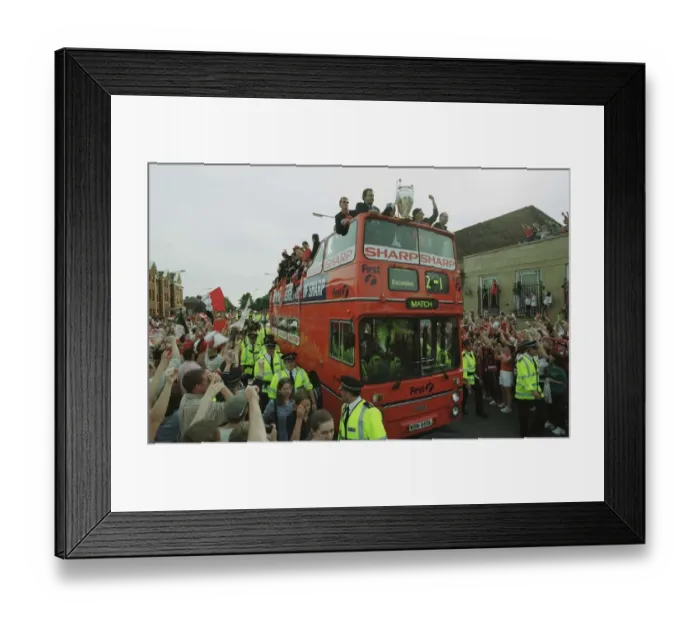 Framed Print : Manchester United Football Team Celebrations May 1999 Manchester United home coming Framed Print : Manchester United Football Team Celebrations May 1999 Manchester United home coming