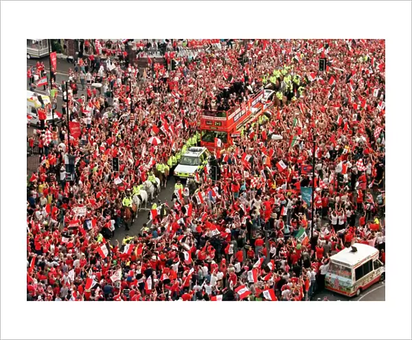 Manchester United on their way down Talbot Rd May 1999 near Old Trafford for their