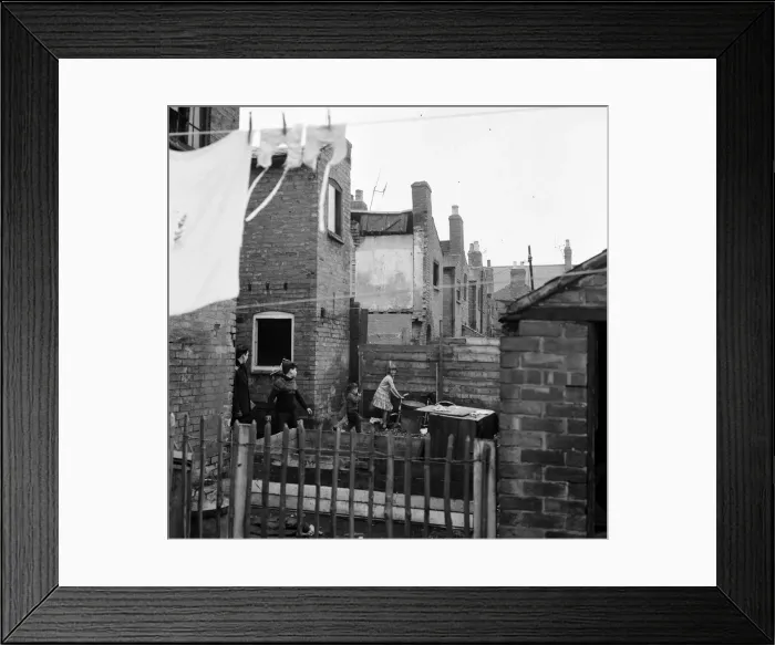 Framed Print : Slum areas of Leicester. 18th October 1963 Framed Print : Slum areas of Leicester. 18th October 1963