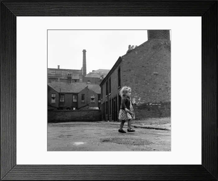 Framed Print : Slum areas of Leicester. 18th October 1963 Framed Print : Slum areas of Leicester. 18th October 1963