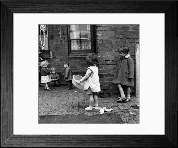 Framed Print : Slum areas of Leicester. 18th October 1963 Framed Print : Slum areas of Leicester. 18th October 1963