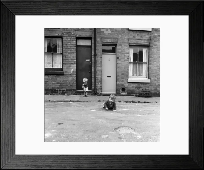 Framed Print : Slum areas of Leicester. 18th October 1963 Framed Print : Slum areas of Leicester. 18th October 1963