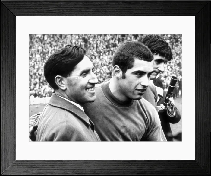 Framed Print : Goalkeeper Peter Shilton seen with Leicester City manager Frank OOFarrell in 1969 Framed Print : Goalkeeper Peter Shilton seen with Leicester City manager Frank OOFarrell in 1969