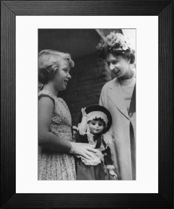 Framed Print : Queen Elizabeth II pictured during two day visit to the welsh capital, Cardiff, Wales Framed Print : Queen Elizabeth II pictured during two day visit to the welsh capital, Cardiff, Wales