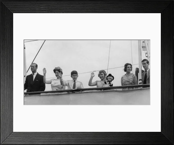 Framed Print : Queen Elizabeth II pictured during two day visit to the welsh capital, Cardiff, Wales Framed Print : Queen Elizabeth II pictured during two day visit to the welsh capital, Cardiff, Wales
