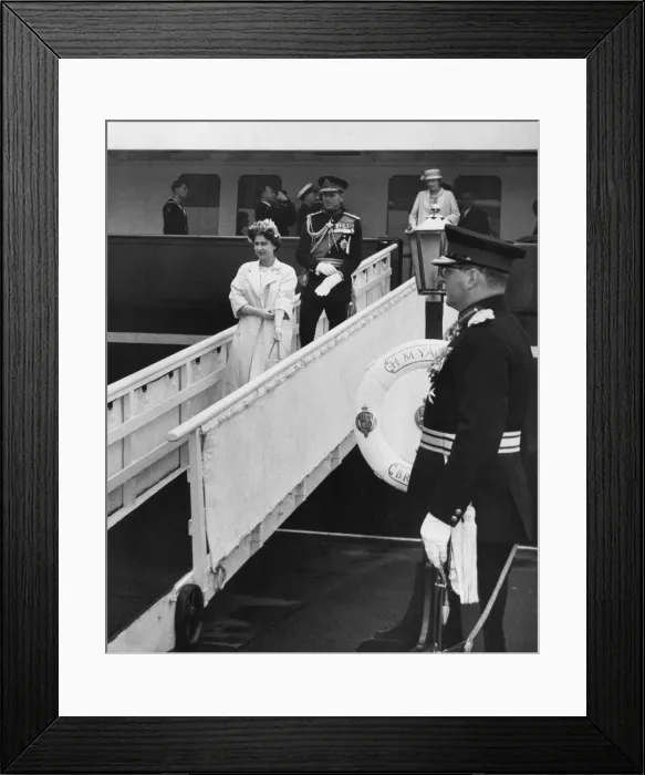 Framed Print : Queen Elizabeth II pictured during two day visit to the welsh capital, Cardiff, Wales Framed Print : Queen Elizabeth II pictured during two day visit to the welsh capital, Cardiff, Wales
