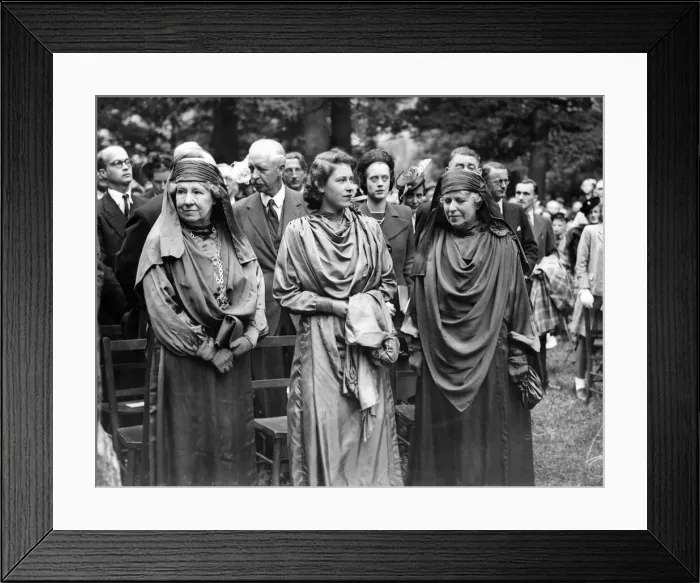 Framed Print : Princess Elizabeth (later Queen Elizabeth II) in a robe of green at the National Framed Print : Princess Elizabeth (later Queen Elizabeth II) in a robe of green at the National