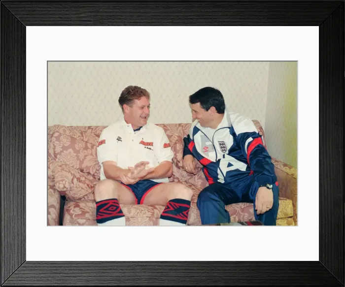 Framed Print : Paul Gascoigne chats with England manager Graham Taylor in the build up to Wednesday Framed Print : Paul Gascoigne chats with England manager Graham Taylor in the build up to Wednesday