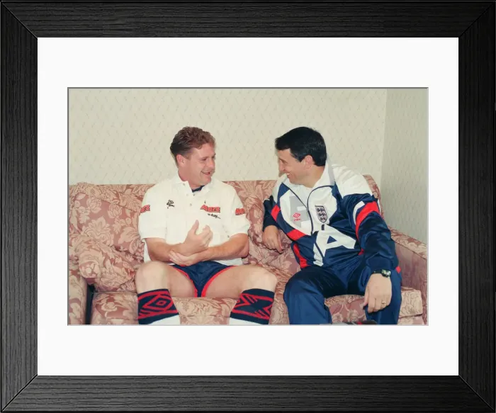 Framed Print : Paul Gascoigne chats with England manager Graham Taylor in the build up to Wednesday Framed Print : Paul Gascoigne chats with England manager Graham Taylor in the build up to Wednesday