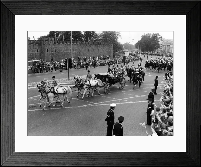 Framed Print : Queen Elizabeth II and Prince Philip visiting Wales during the silver jubilee tour