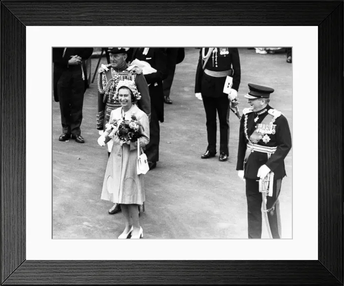Framed Print : Queen Elizabeth II visiting Wales during the silver jubilee tour Framed Print : Queen Elizabeth II visiting Wales during the silver jubilee tour