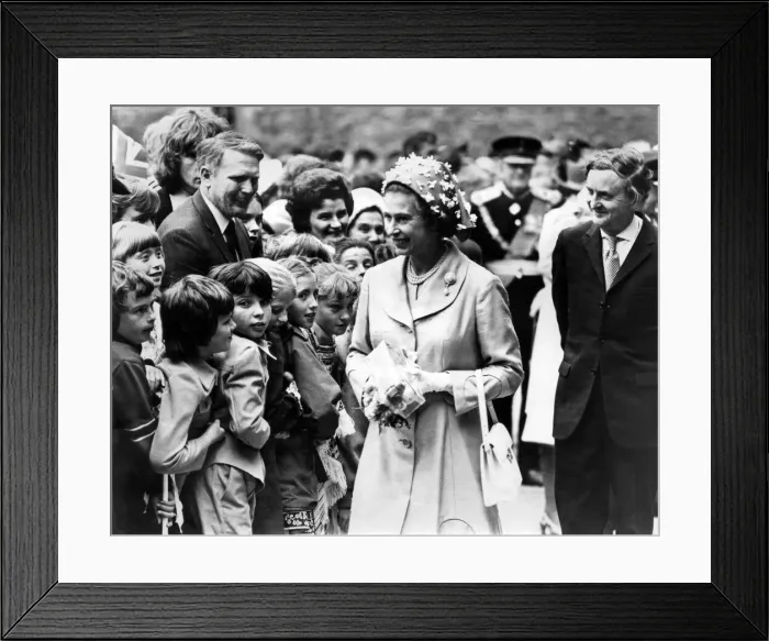 Framed Print : Queen Elizabeth II visiting Wales during the silver jubilee tour Framed Print : Queen Elizabeth II visiting Wales during the silver jubilee tour